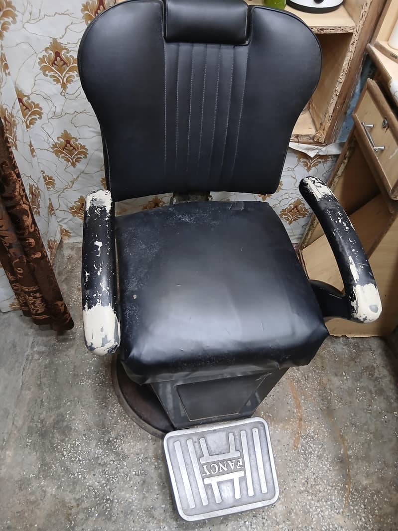 2 Chairs 0