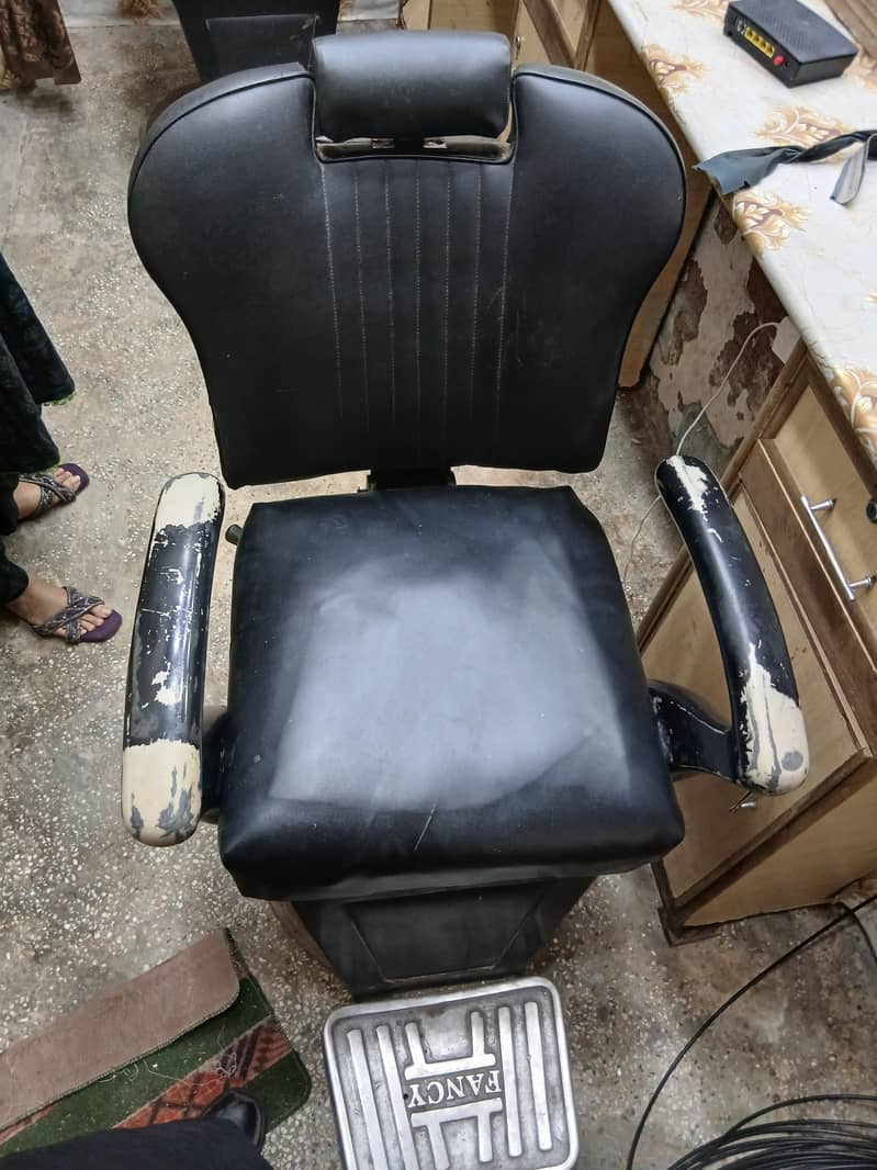 2 Chairs 1
