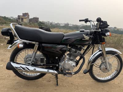 Only 8000 km driven condition new
