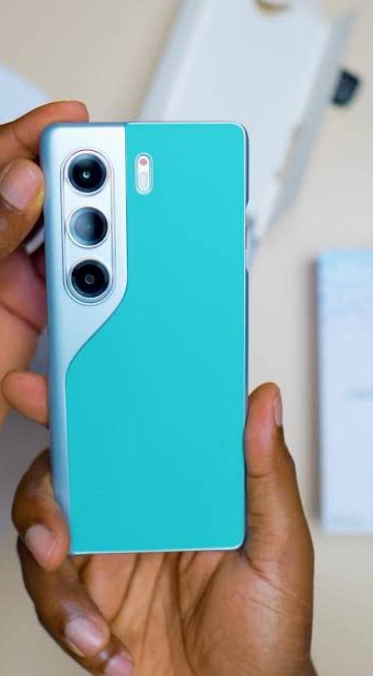Tecno CAMON 40 Pro 1