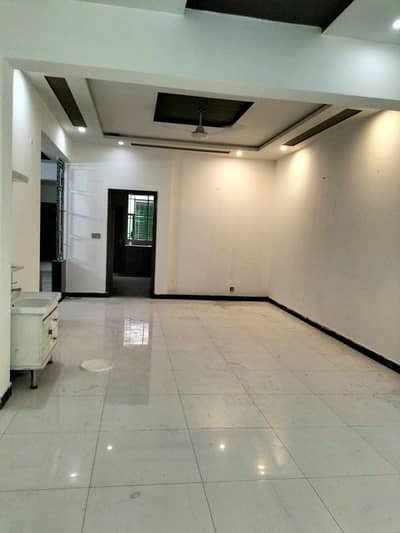 NEAT & CLEAN 1 KANAL HOUSE FOR OFFICE/FAMILY, NEAR TO KANAL, EASY ACCESS, PARKING