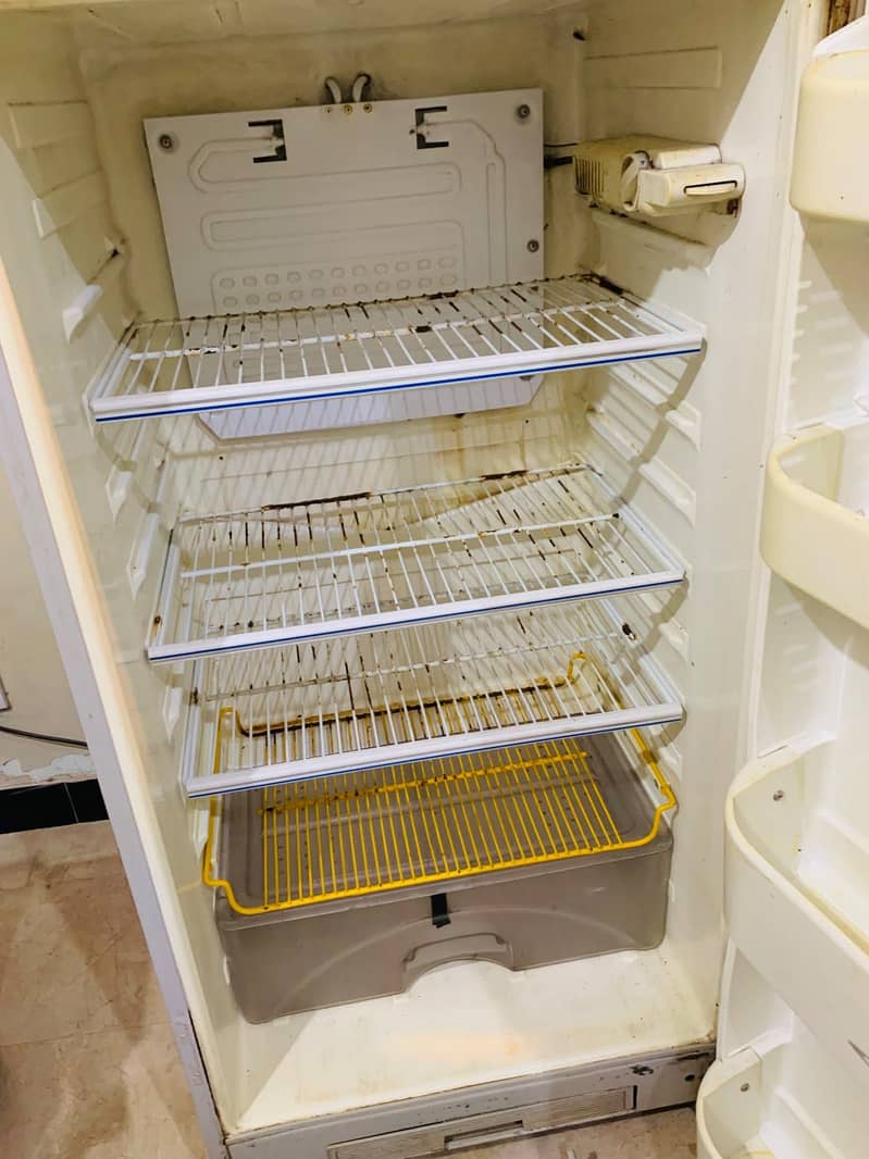 Dawlance refrigerator (old) 4
