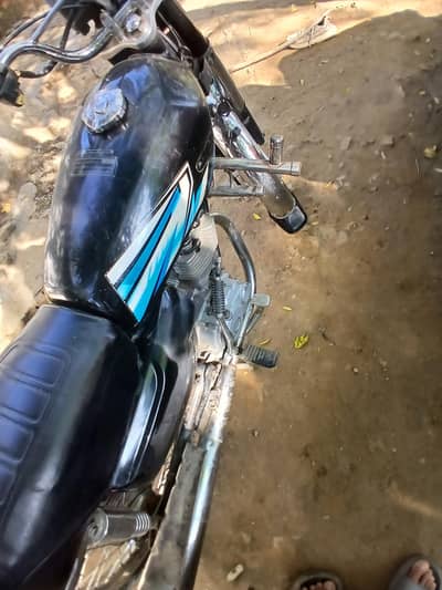 ​Honda CG 125 Model 2015 Lahore Registered