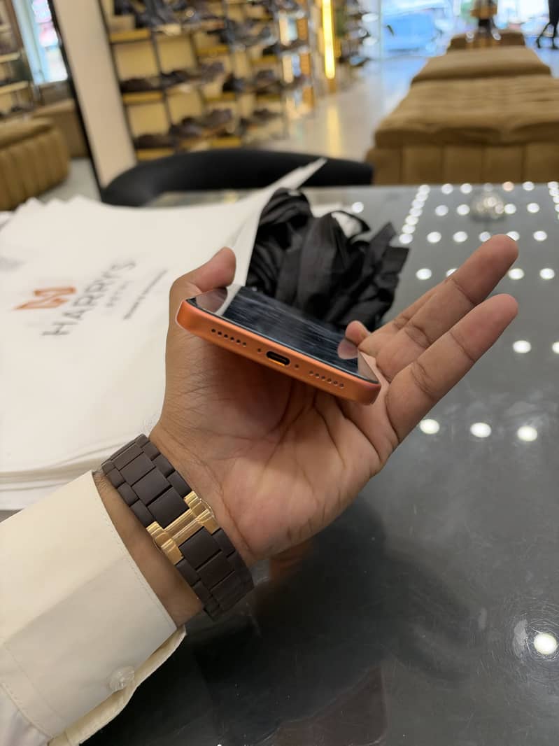 Apple iPhone 17 Pro Max 4