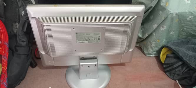 HP w17e 17-Inch Widescreen LCD Monitor