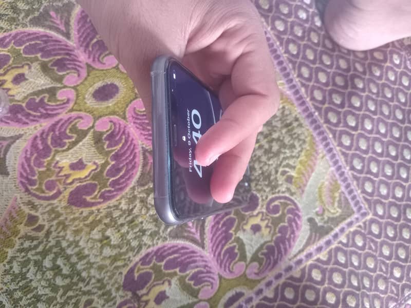 Apple iPhone 11 4