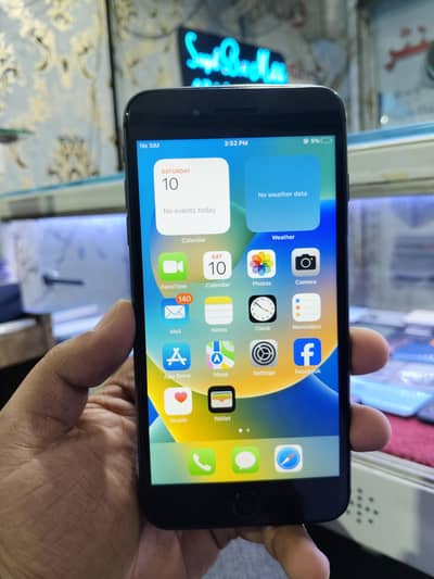 iphone 8 plus bpyas 64GB finger of baqi all ok