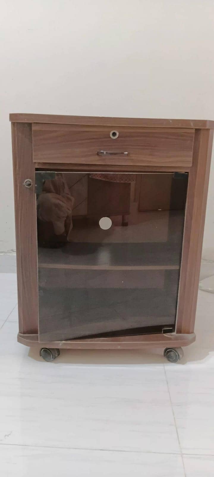 Cabinet 0