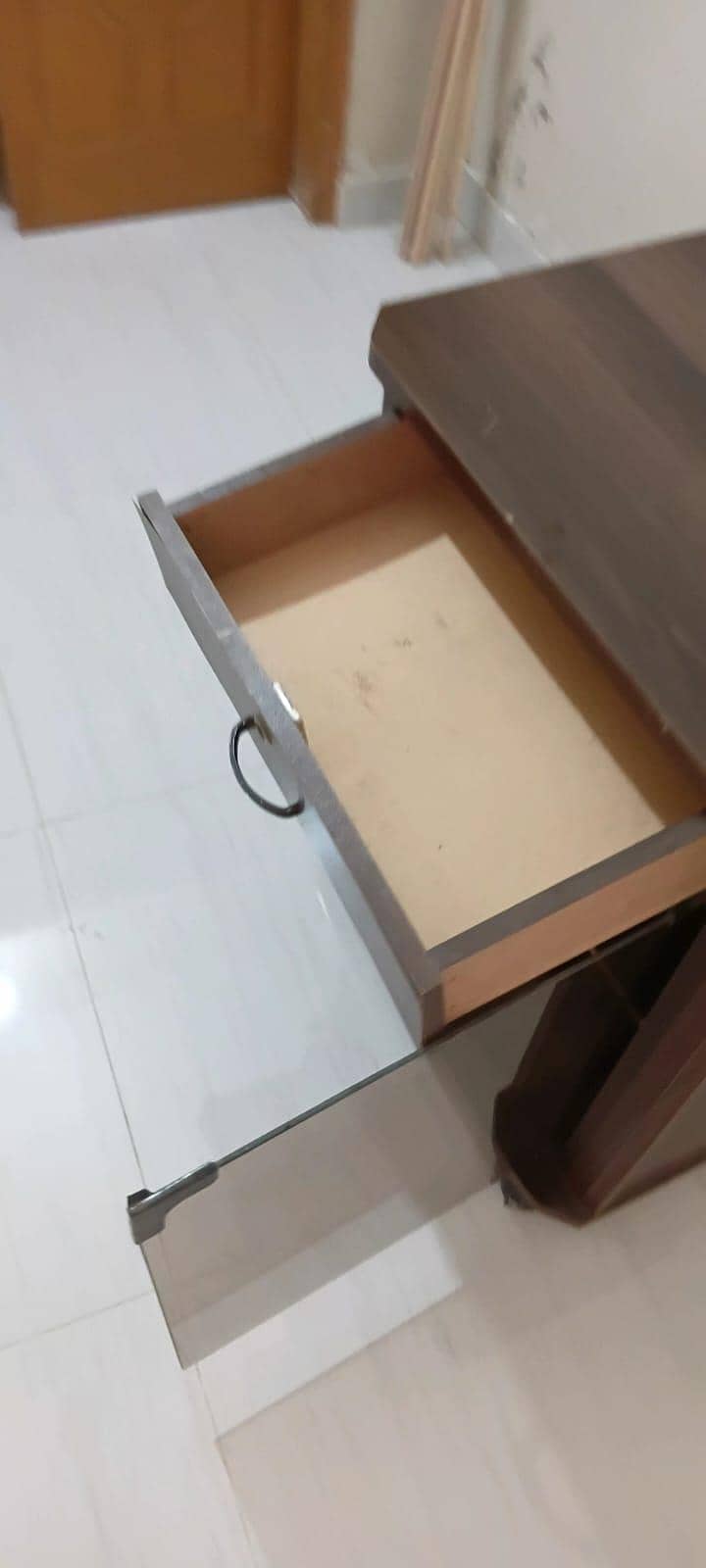 Cabinet 1