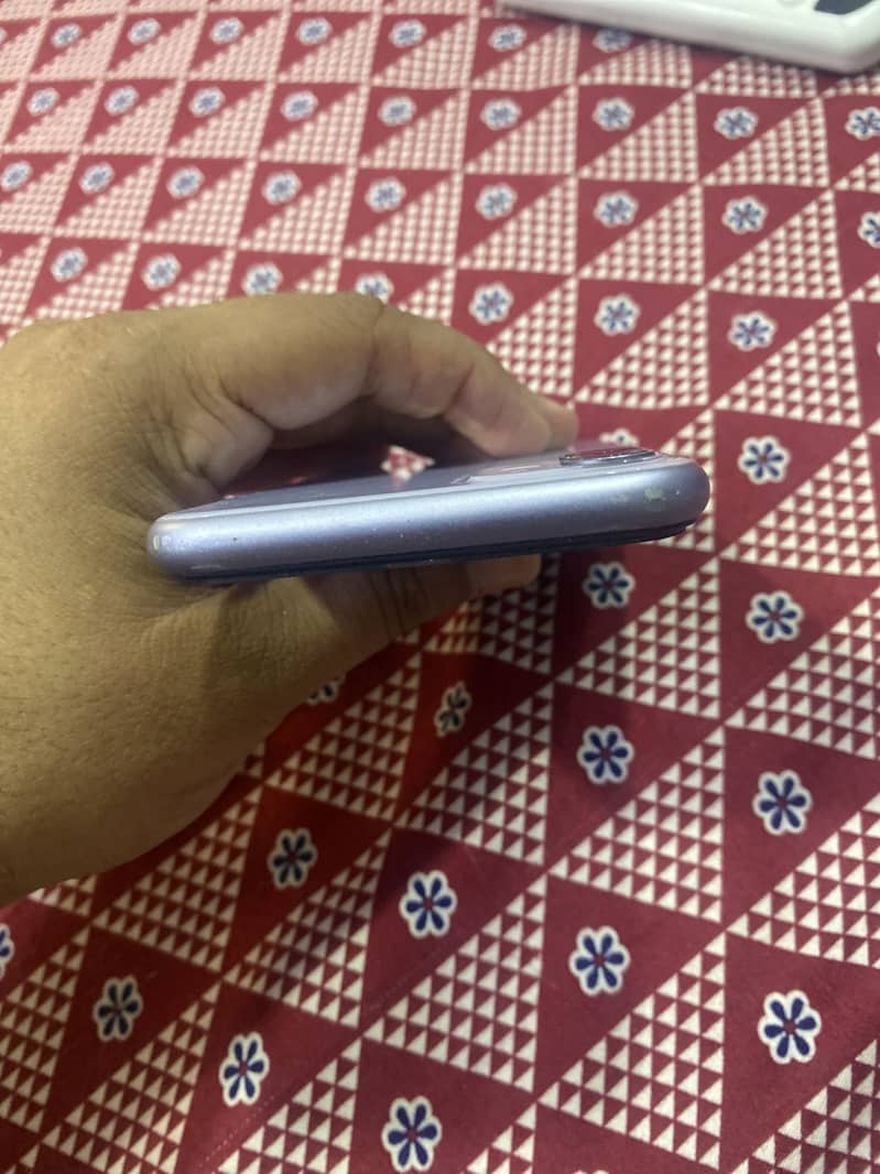 Apple iPhone 11 3