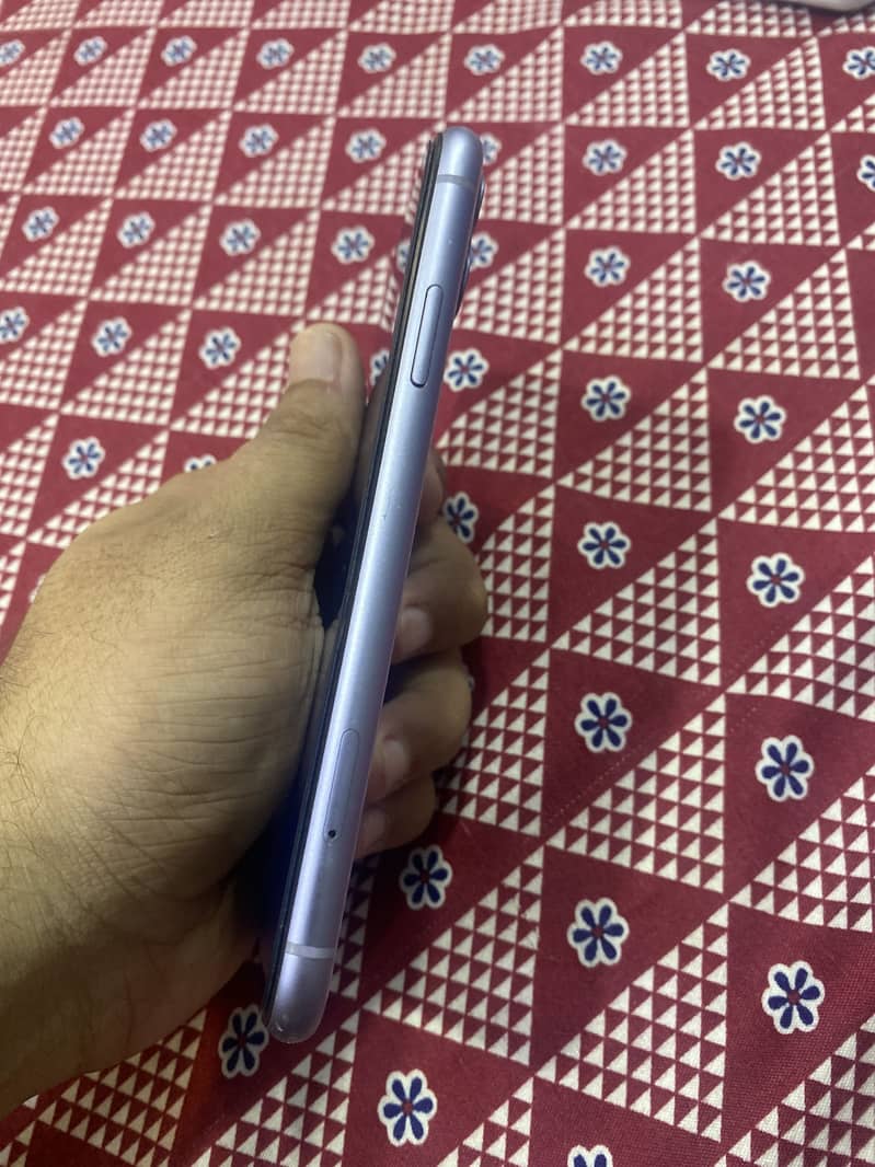 Apple iPhone 11 4