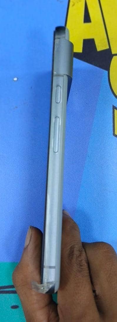 Google Pixel 8 4