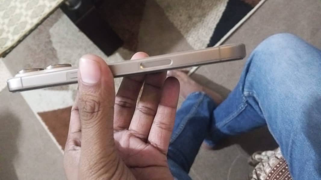 Apple iPhone 16 Pro 1
