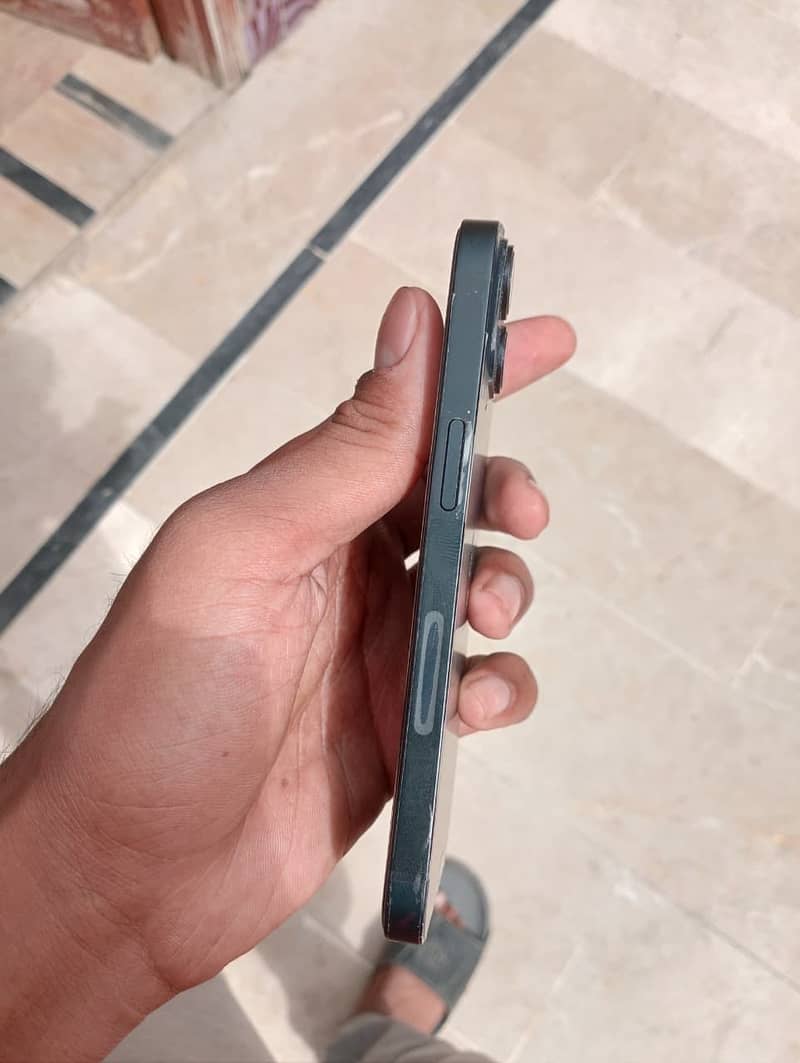 Apple iPhone 14 7