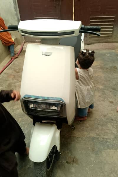 Electric scooty YJ future