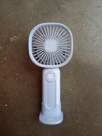 hand and charging fan