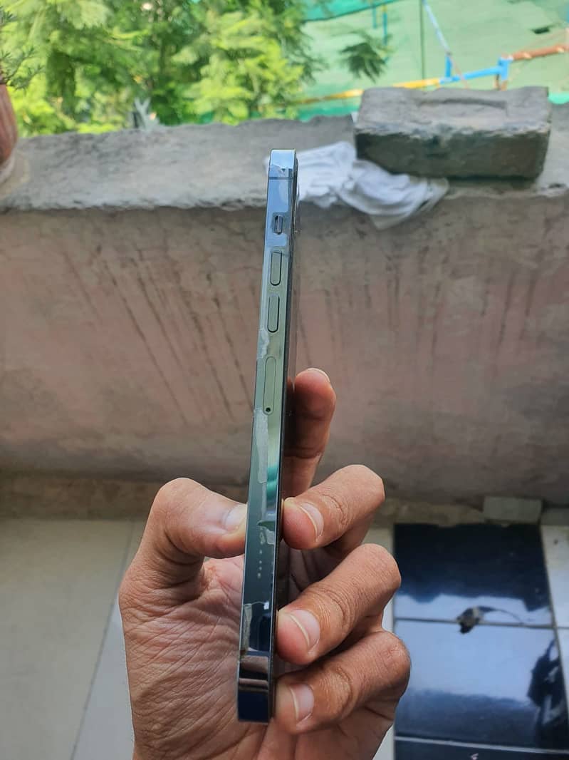 Apple iPhone 13 Pro Max 1