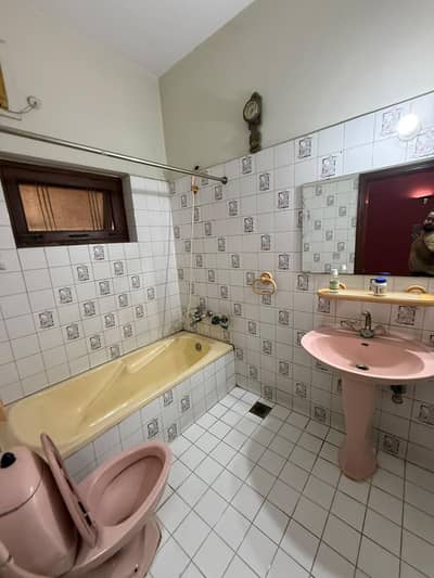 For ladies  fully furnished single or sharing rooms