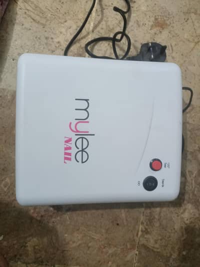 Nail polish dryer