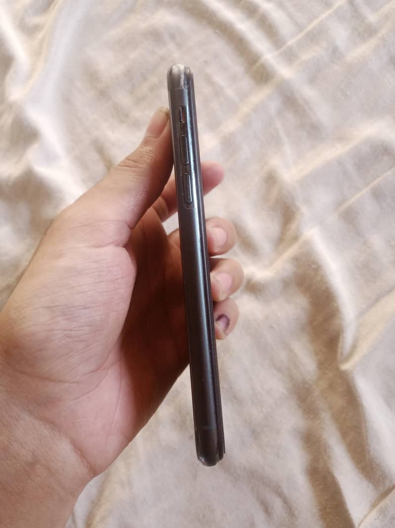 Apple iPhone 11 Pro 1