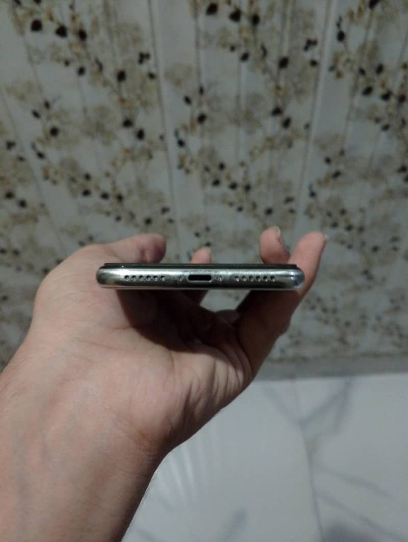 Apple iPhone X 3