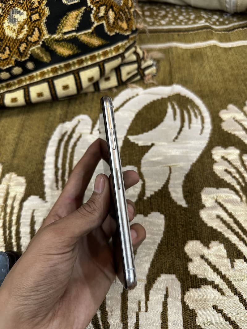 Apple iPhone X 3