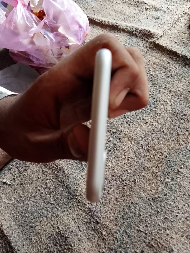 Apple iPhone 8 Plus 1