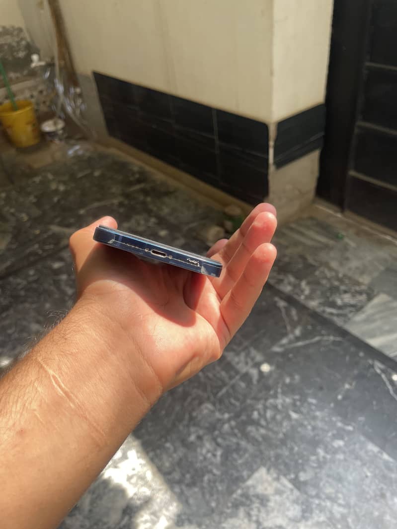 Apple iPhone 12 1
