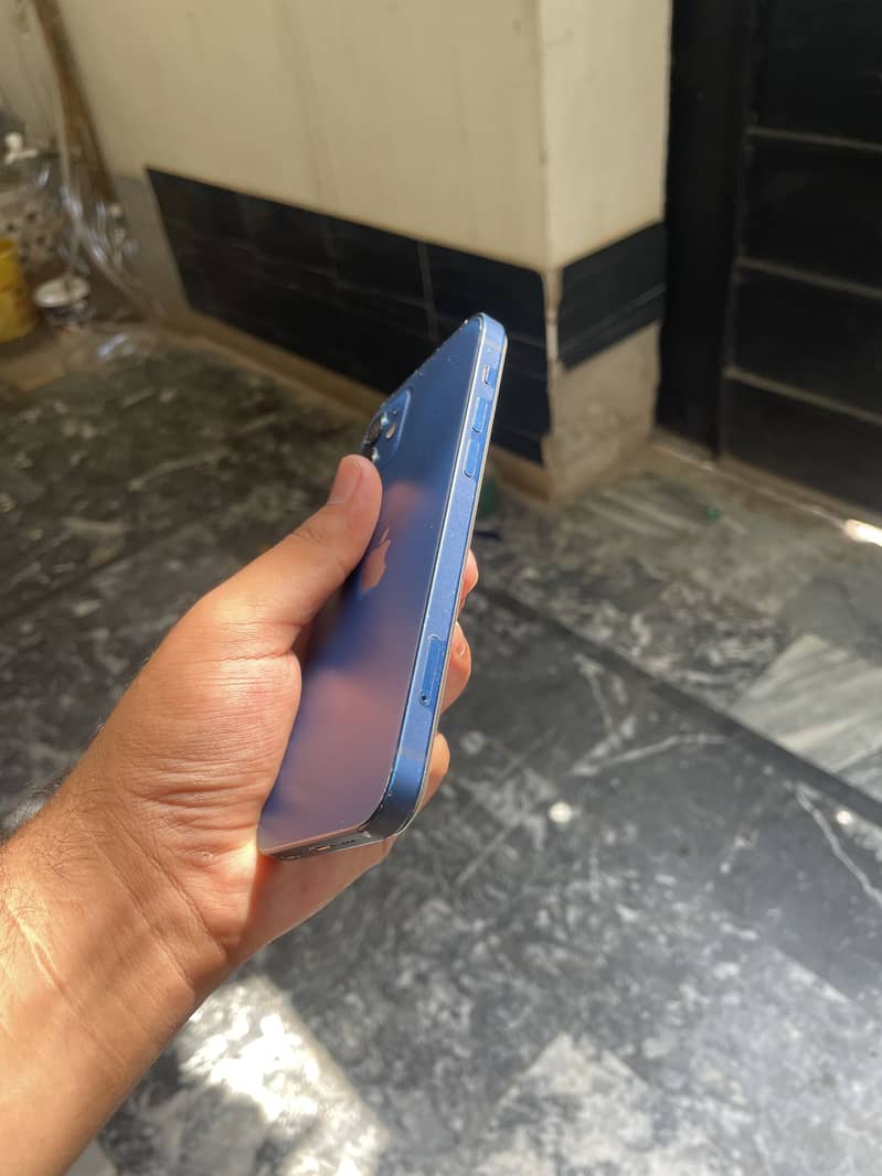 Apple iPhone 12 3
