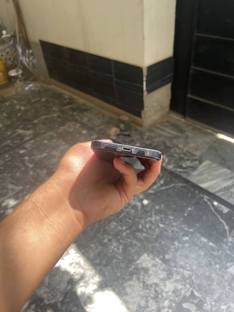Apple iPhone 12 6