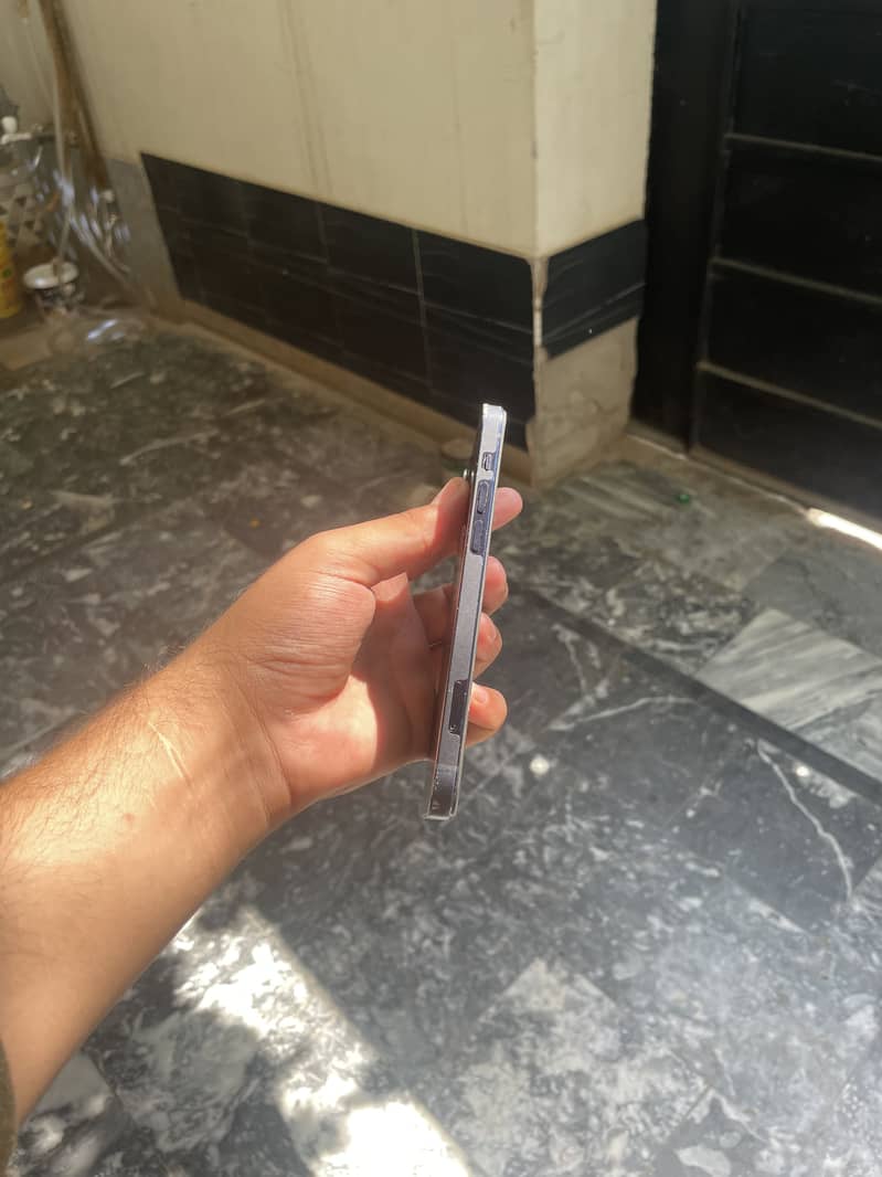 Apple iPhone 12 7