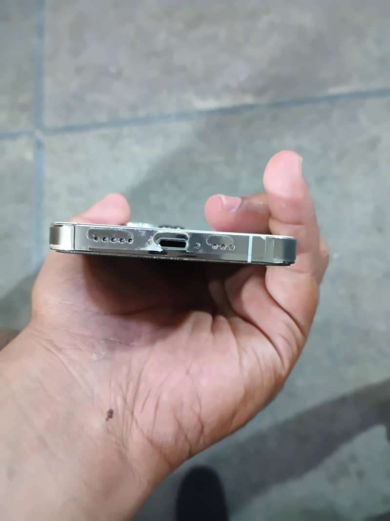 Apple iPhone 13 Pro 2