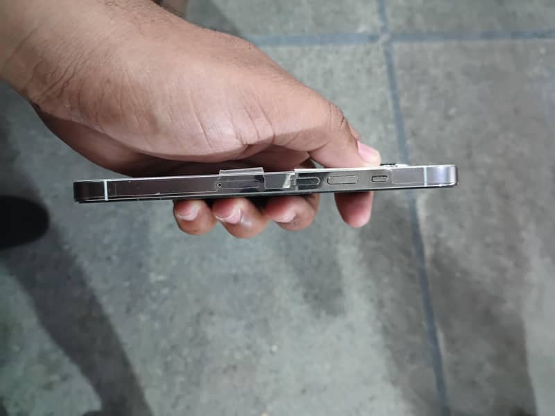 Apple iPhone 13 Pro 4
