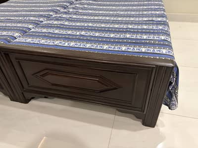 Sheesham Wood Bedroom Set – 2 Single Beds + 1 Side Table
