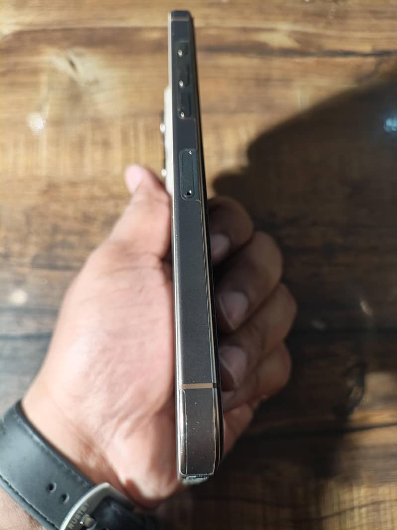 Apple iPhone 16 Pro Max 3