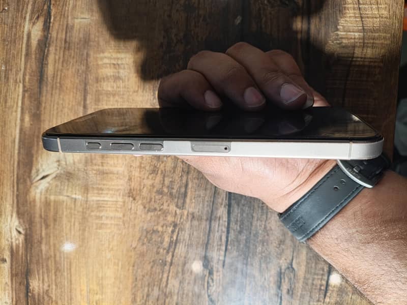 Apple iPhone 16 Pro Max 5