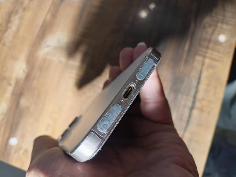 Apple iPhone 16 Pro Max 11