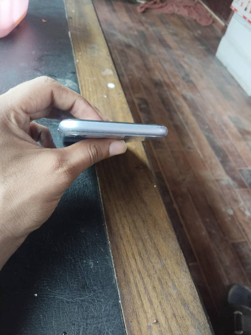 Apple iPhone 11 0