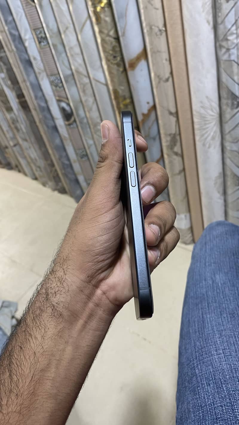 Apple iPhone 15 3