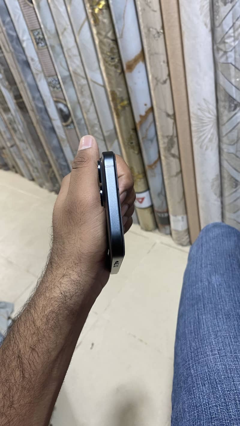 Apple iPhone 15 5