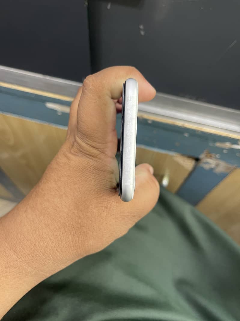 Apple iPhone SE 3