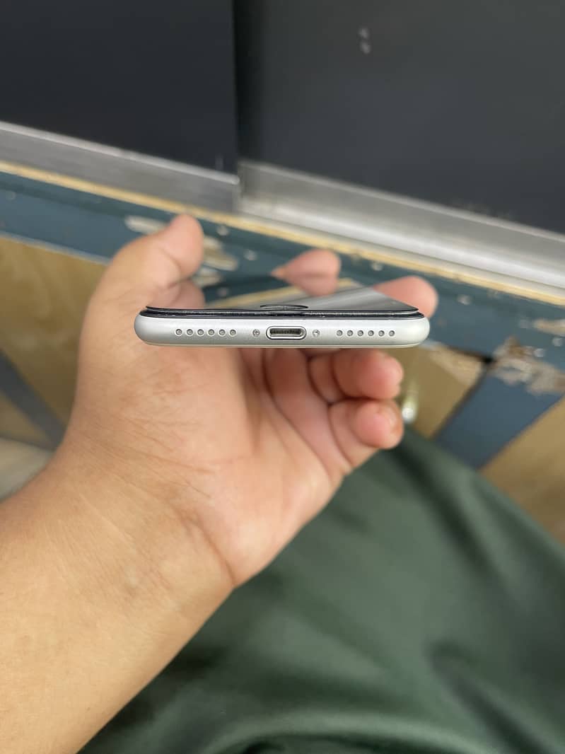 Apple iPhone SE 4