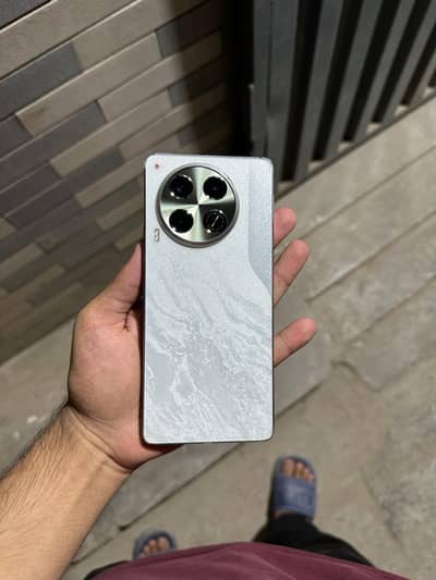 Tecno CAMON 30