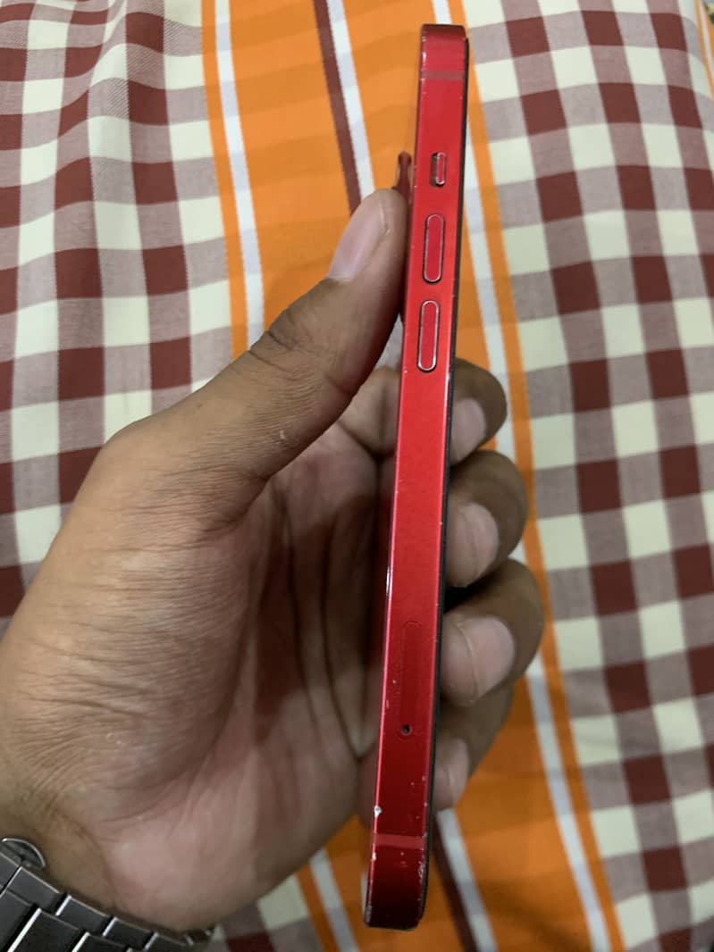 Apple iPhone 13 4