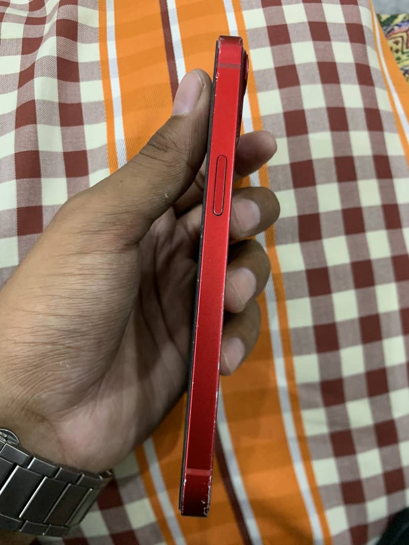 Apple iPhone 13 5