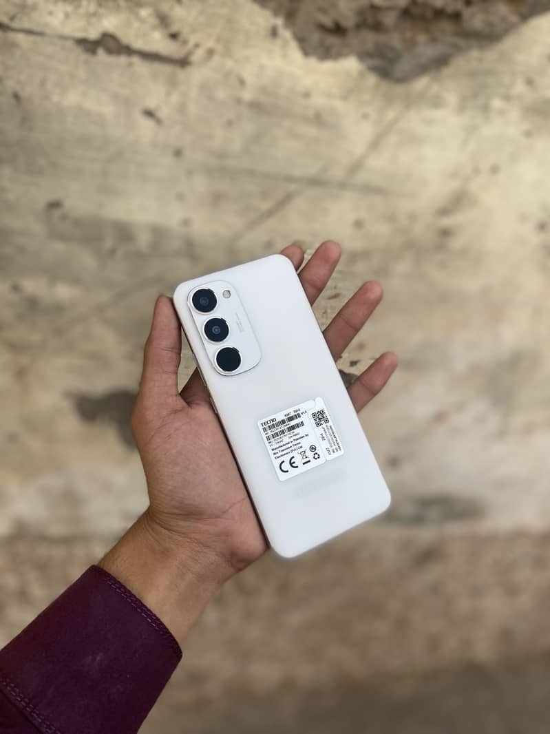 Tecno spark 40 pro plus 4