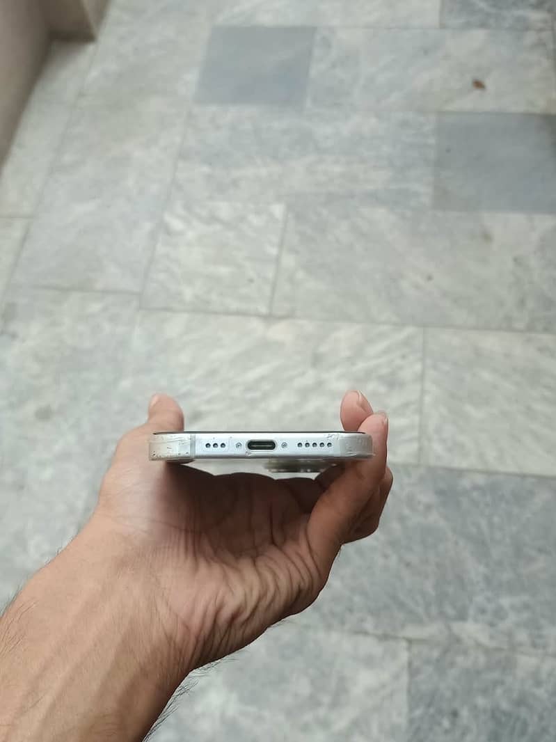 Apple iPhone 15 2
