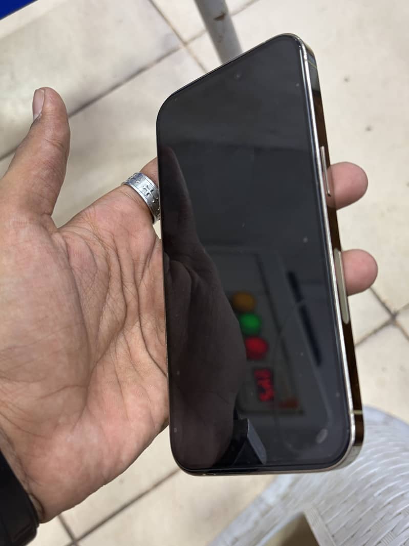 Apple iPhone 14 Pro 1