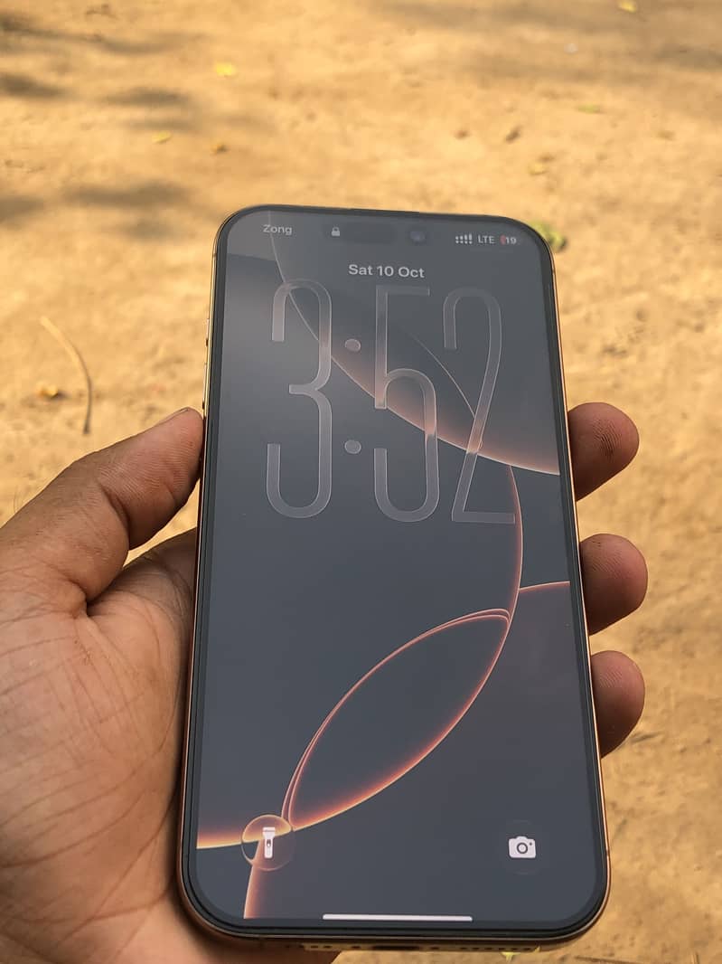Apple iPhone 16 Pro Max 2