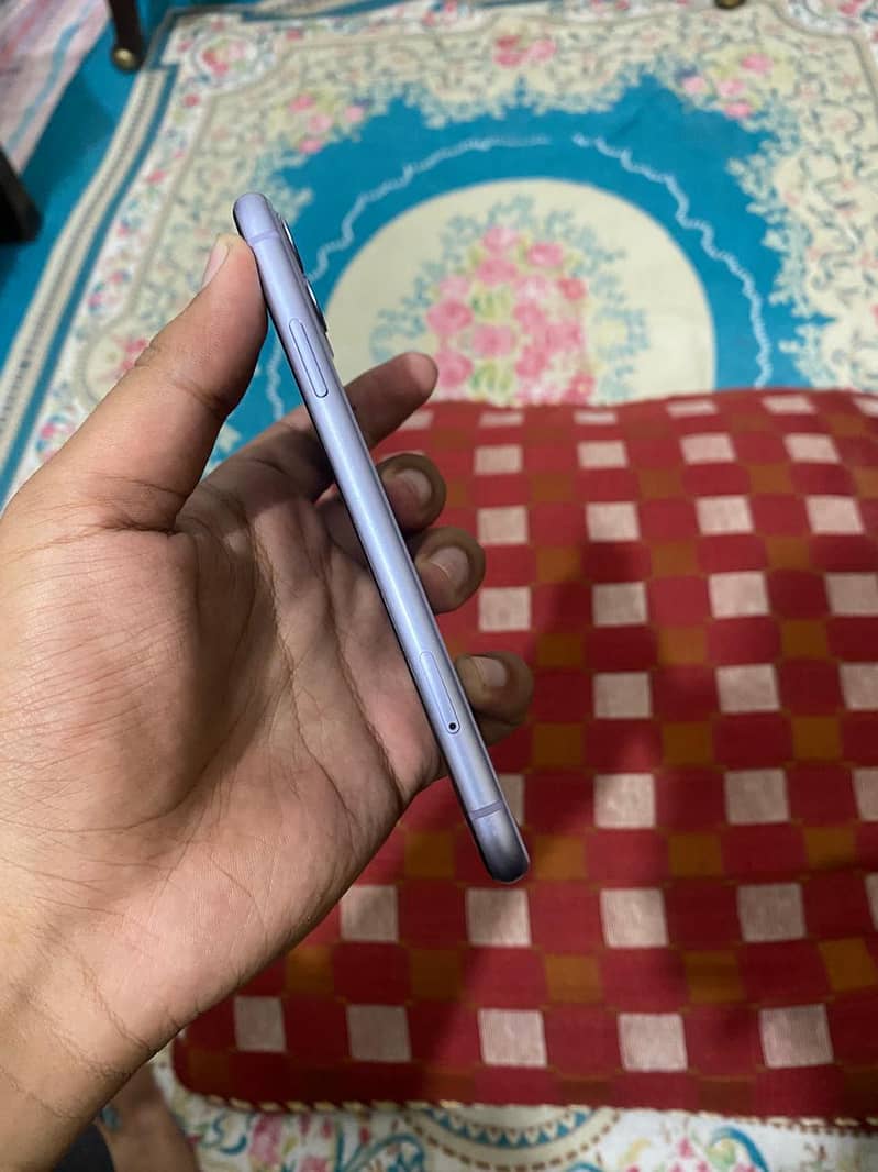 Apple iPhone 11 3